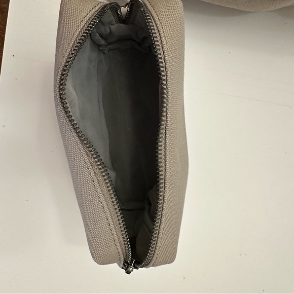 GUNAS Ruth Canvas Tote – Stone Gray – Includes Matching Pouch - Picture 7 of 16